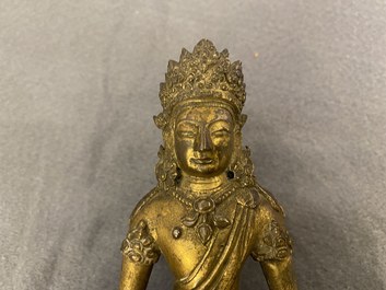 Een Chinese vergulde bronzen figuur van Boeddha Amitayus, Qianlong